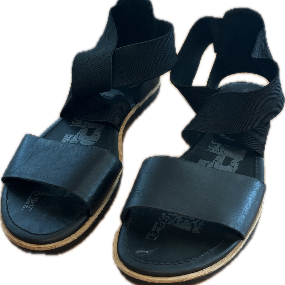 Sorel Black Modern Sandals with Elastic Straps